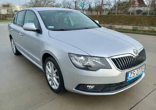 skoda Skoda Superb cena 39900 przebieg: 198000, rok produkcji 2015 z Szczecin